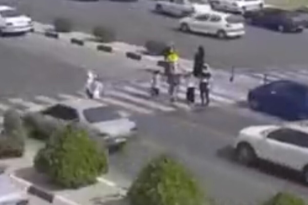 ویدئو | صحنه وحشتناک زیرگرفتن عابرین پیاده در بندرعباس