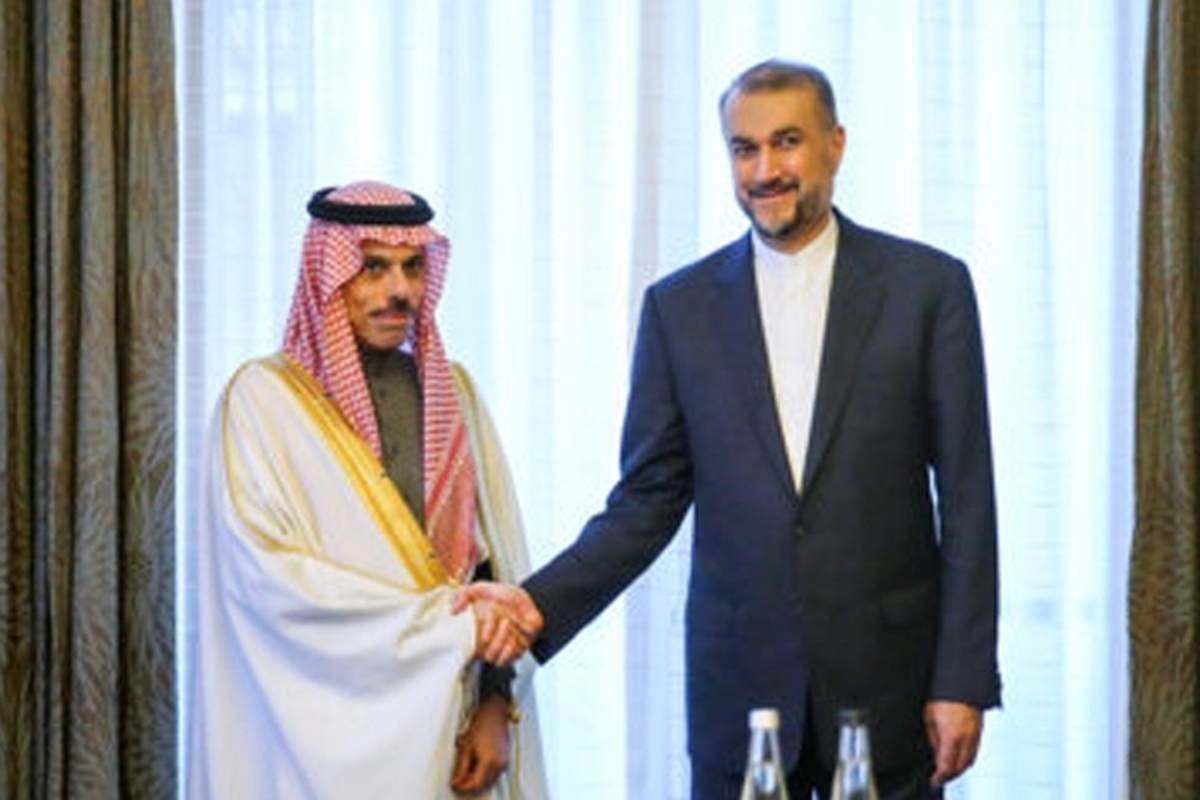 دیدار وزرای خارجه ایران و عربستان در آفریقای جنوبی | وزیر خارجه عربستان: به‌زودی به تهران سفر می‌کنم + فیلم و تصاویر