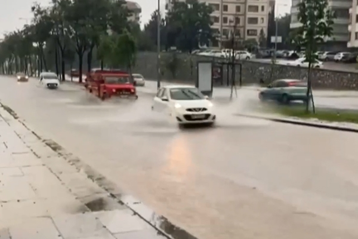 ویدئو | وقوع سیل شدید در پایتخت ترکیه