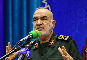 فرمانده کل سپاه: «فتاح» قادر است صفحه حرکتش را در فضا تغییر دهد+ فیلم