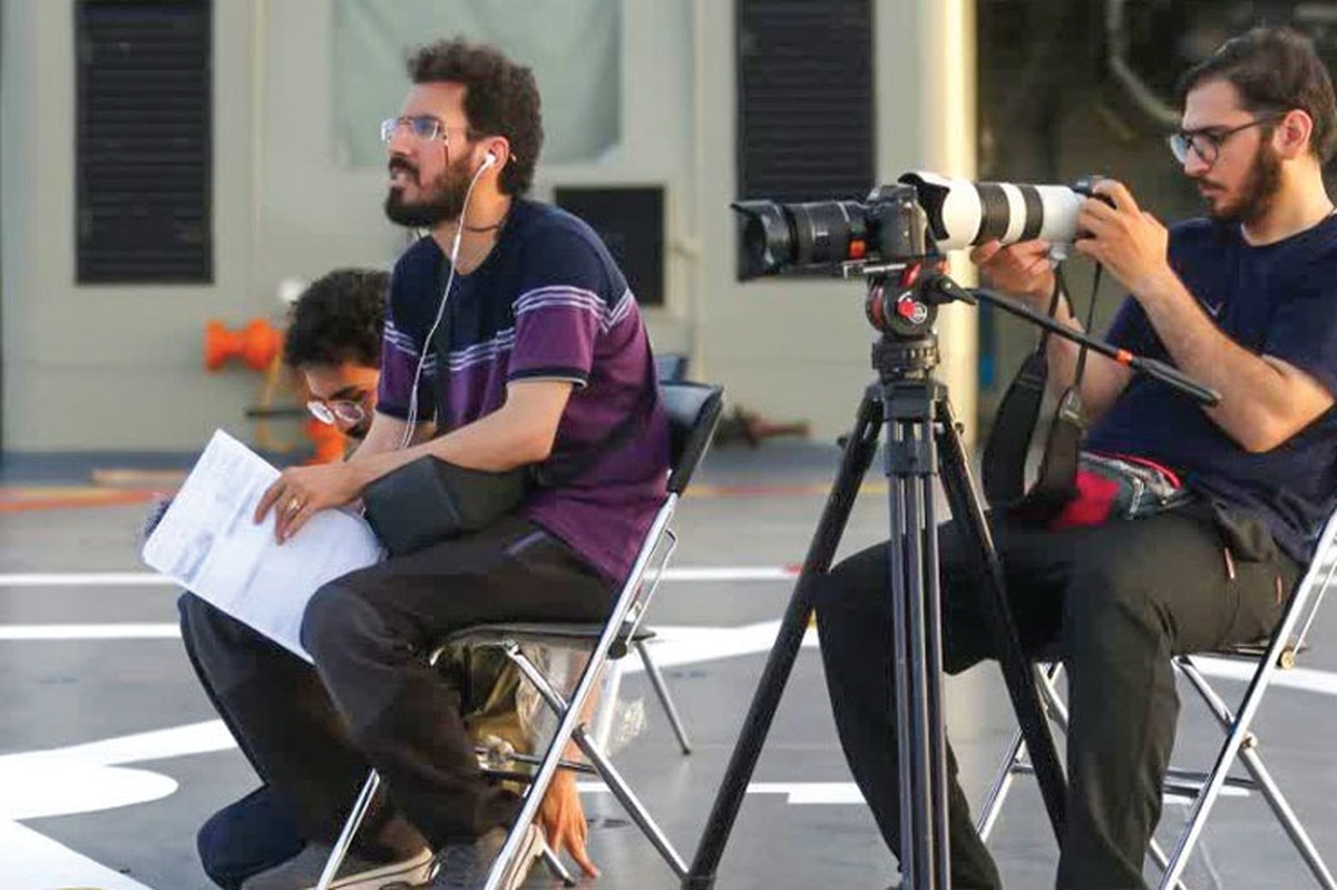 گفتگو با مسعود دهنوی، مستندساز خراسانی که اثری را درباره ناو «دنا» جلوی دوربین برده است | ۱۰ روز زندگی با قهرمانان دهه هفتادی و هشتادی