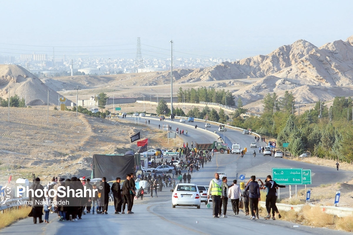 ۱۴۰۰ زائر پیاده در روز زیارتی امام رضا(ع) وارد مشهد شدند