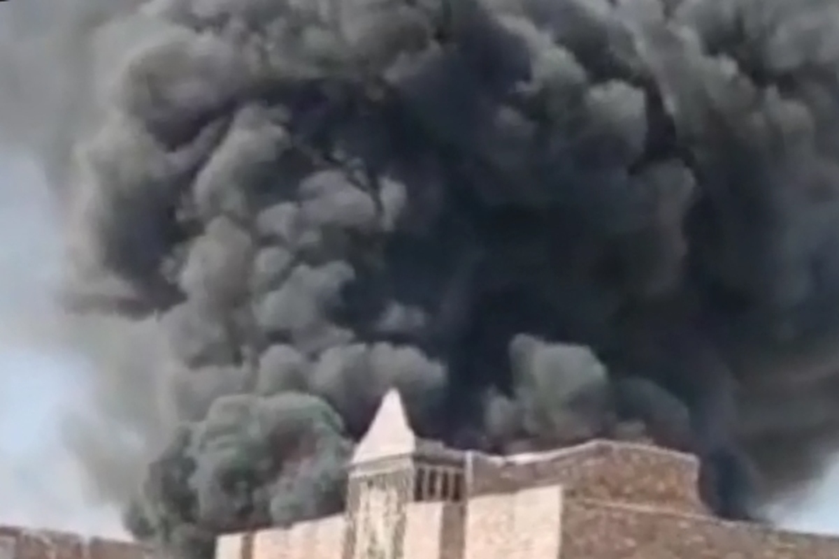 ویدئو |  آتش گرفتن یک مندی (محل دپوی سوخت) در گشت سراوان