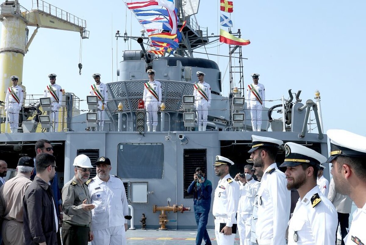 وزیر دفاع: دریا خط مقدم مقابله و مواجهه ما با دشمنان است