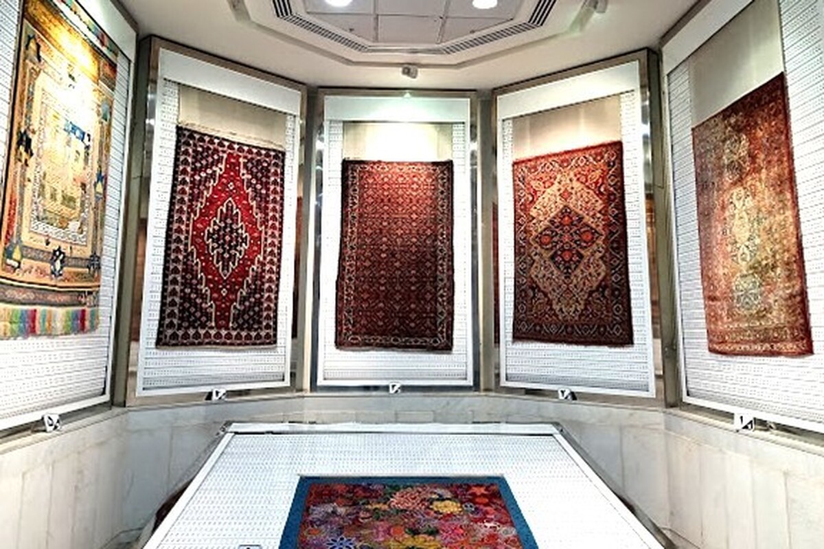 موزه فرش آستان قدس رضوی و دریچه‌ای که به استان مرکزی باز می‌شود