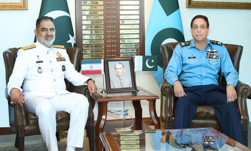 دیدار دریادار ایرانی با فرماندهان نیروی دریایی و هوایی ارتش پاکستان+ عکس و جزئیات 