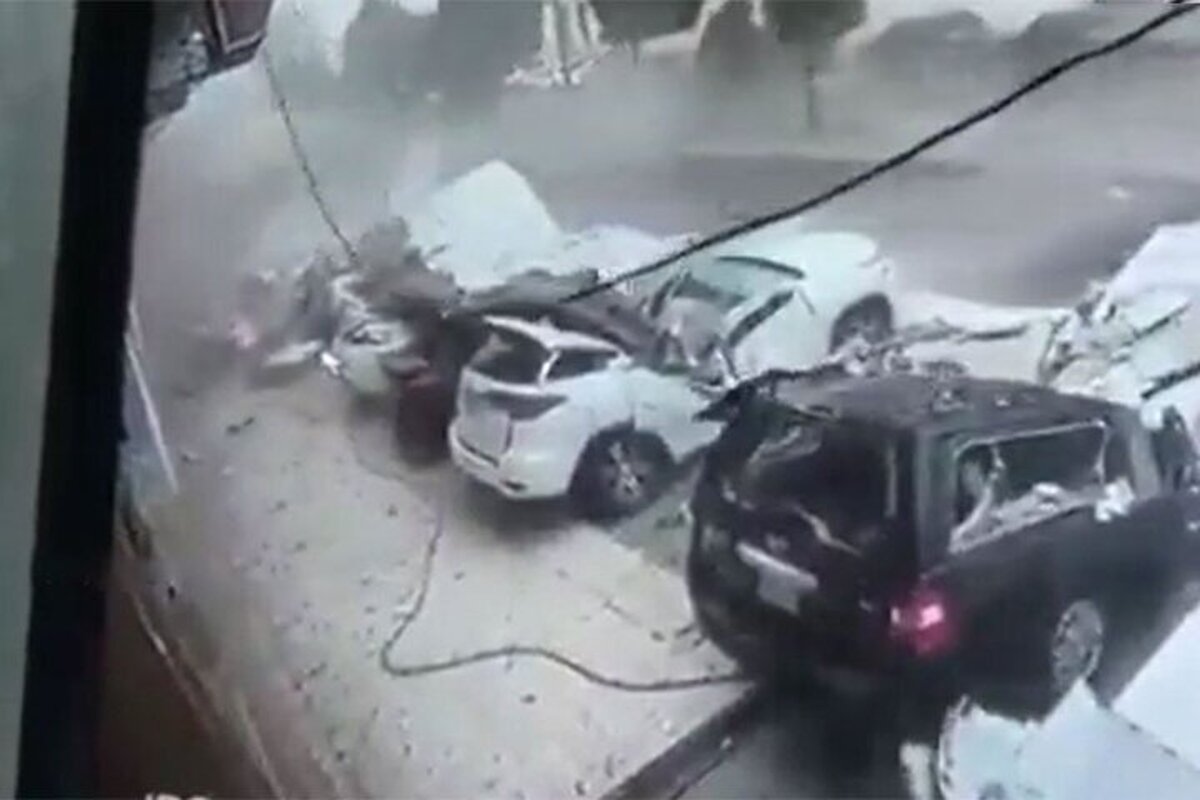 ویدئو| له شدن خودروهای شاسی بلند زیر آوار زلزله پاکستان