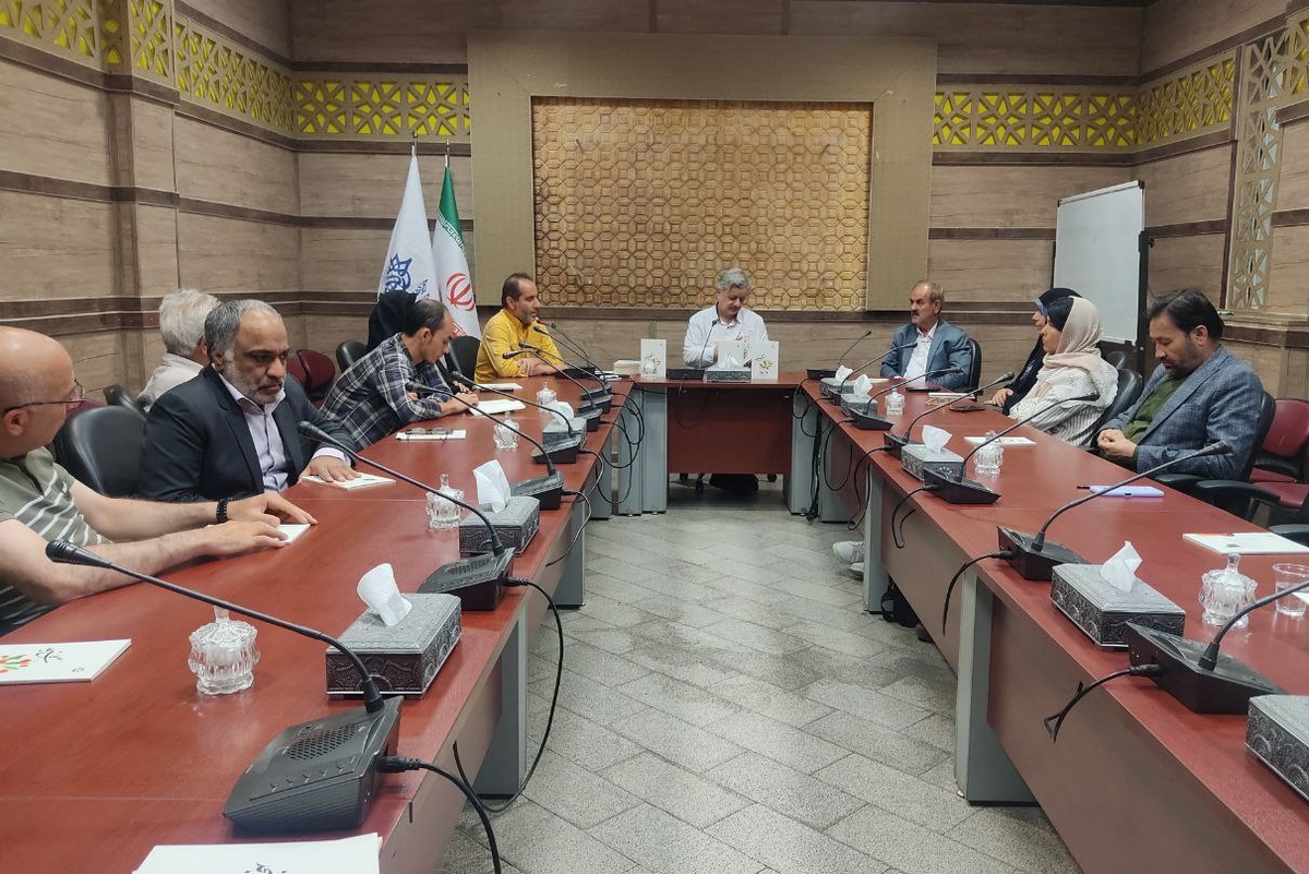 نشست نقد کتاب «گل سنجد» اثر شاعر افغانستانی در مشهد برگزار شد