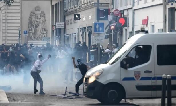 ادامه ناآرامی‌ها در فرانس | ماکرون: بازی‌های ویدئویی و رسانه‌های اجتماعی دلیل شورش است