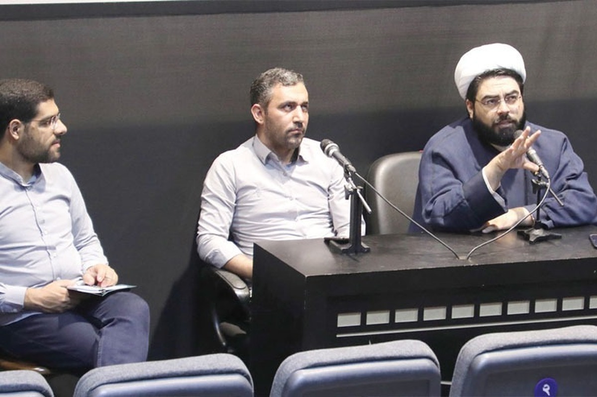 نشست نقد و بررسی فیلم «کت چرمی» در مشهد برگزار شد