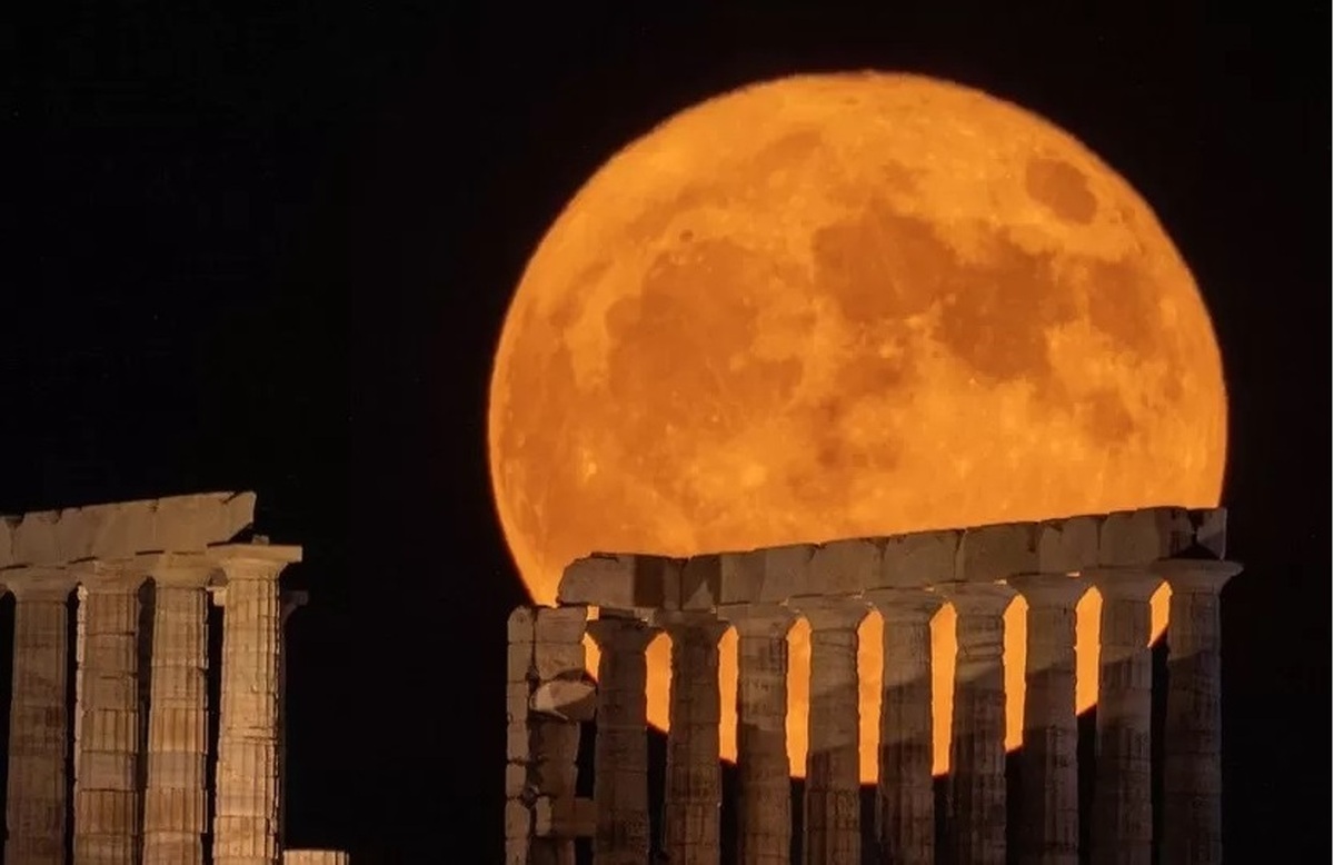 تصاویری از ابرماه (ماه کامل) شب گذشته در سراسر جهان (۱۳ تیر ۱۴۰۲)