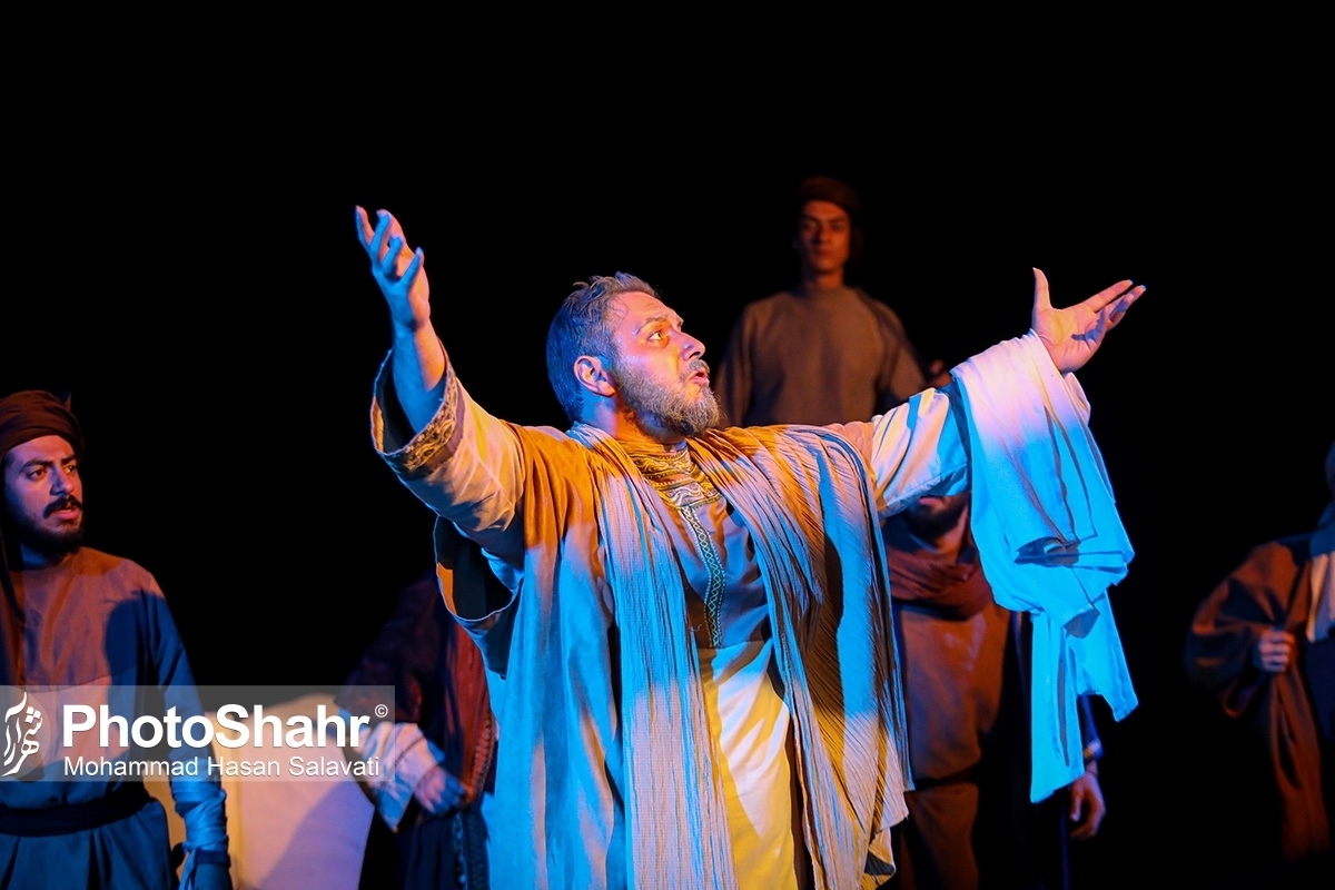 نگاهی به نمایش «آهوان» که این روزها در مشهد اجرا می شود | عشق یک شاعر معروف به امام رضا(ع)