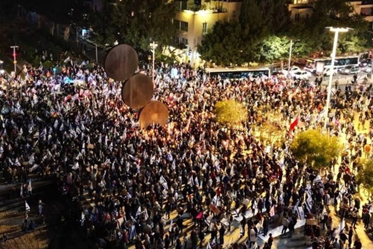 تل آویو روی دور اعتراضات | برکناری رئیس پلیس، صهیونیست‌ها را به خیابان آورد + فیلم و تصاویر