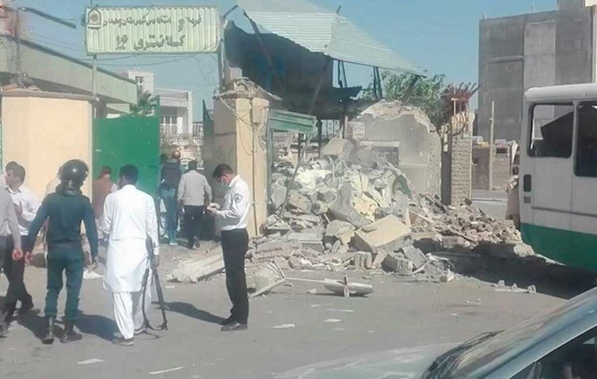 حمله تروریستی به کلانتری ۱۶ زاهدان | یکی از ماموران نیروی انتظامی به شهادت رسید + فیلم