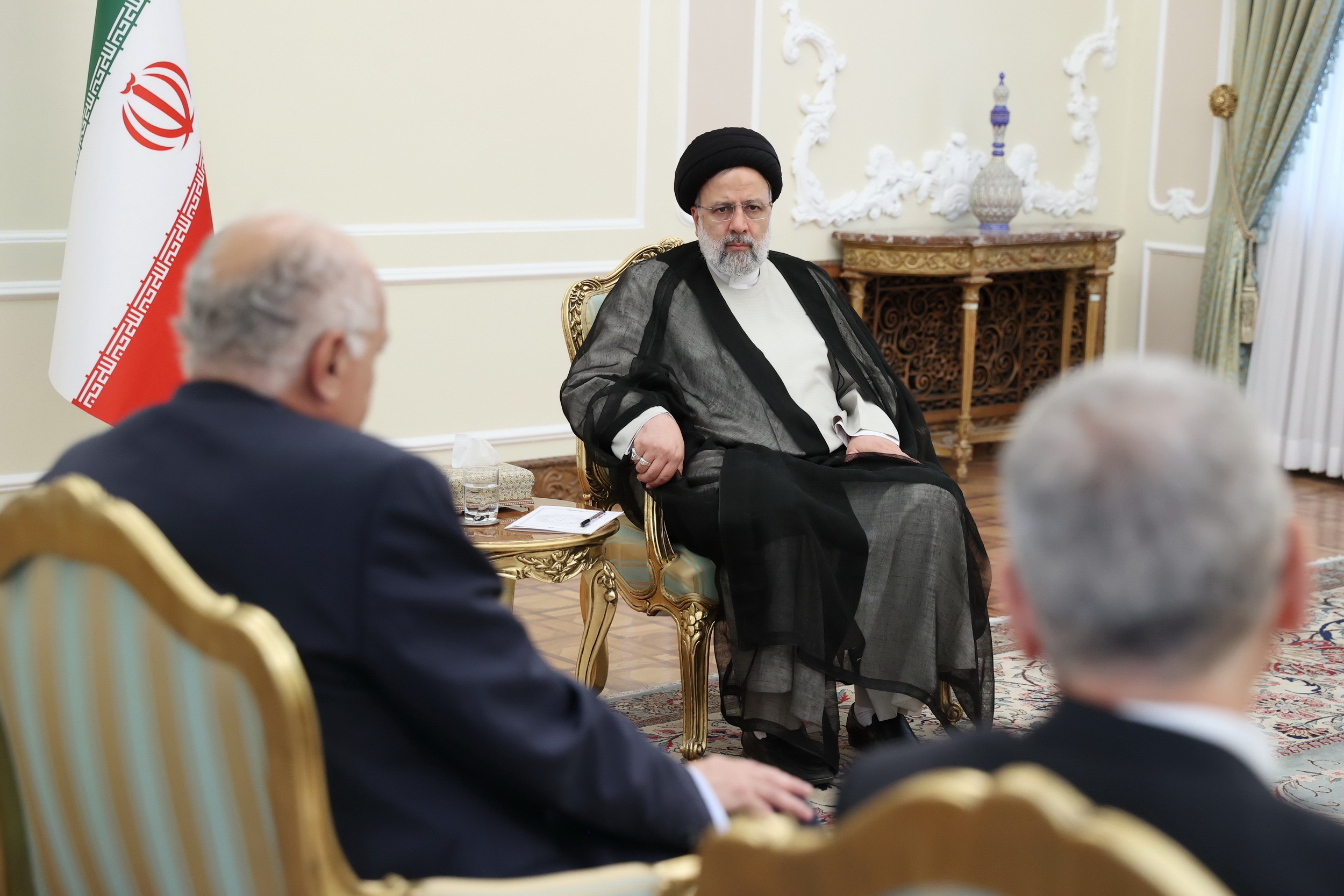 دیدار وزیر خارجه الجزایر با رئیس جمهور | رئیسی: روابط ایران و الجزایر در عرصه‌های مختلف از جمله تجاری و اقتصادی گسترش یابد