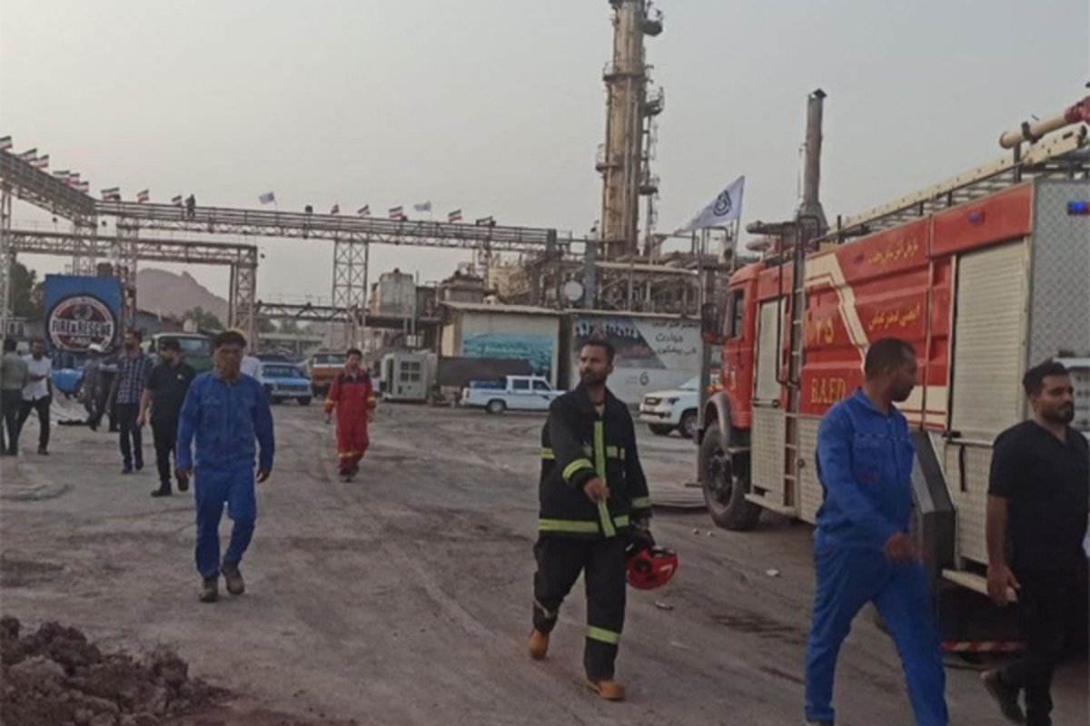 اطفای آتش سوزی مخازن نفتی بندرعباس پایان یافت