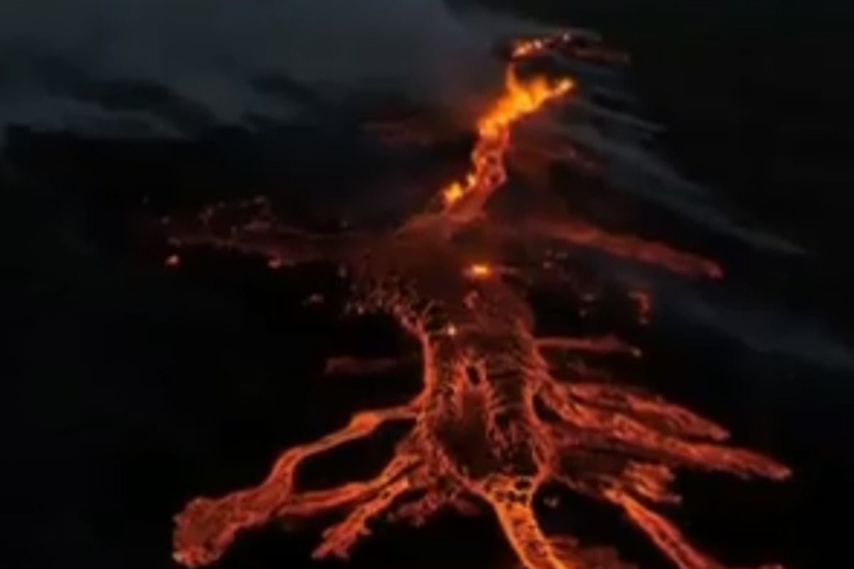ویدئو | فوران آتش‌فشان در ایسلند