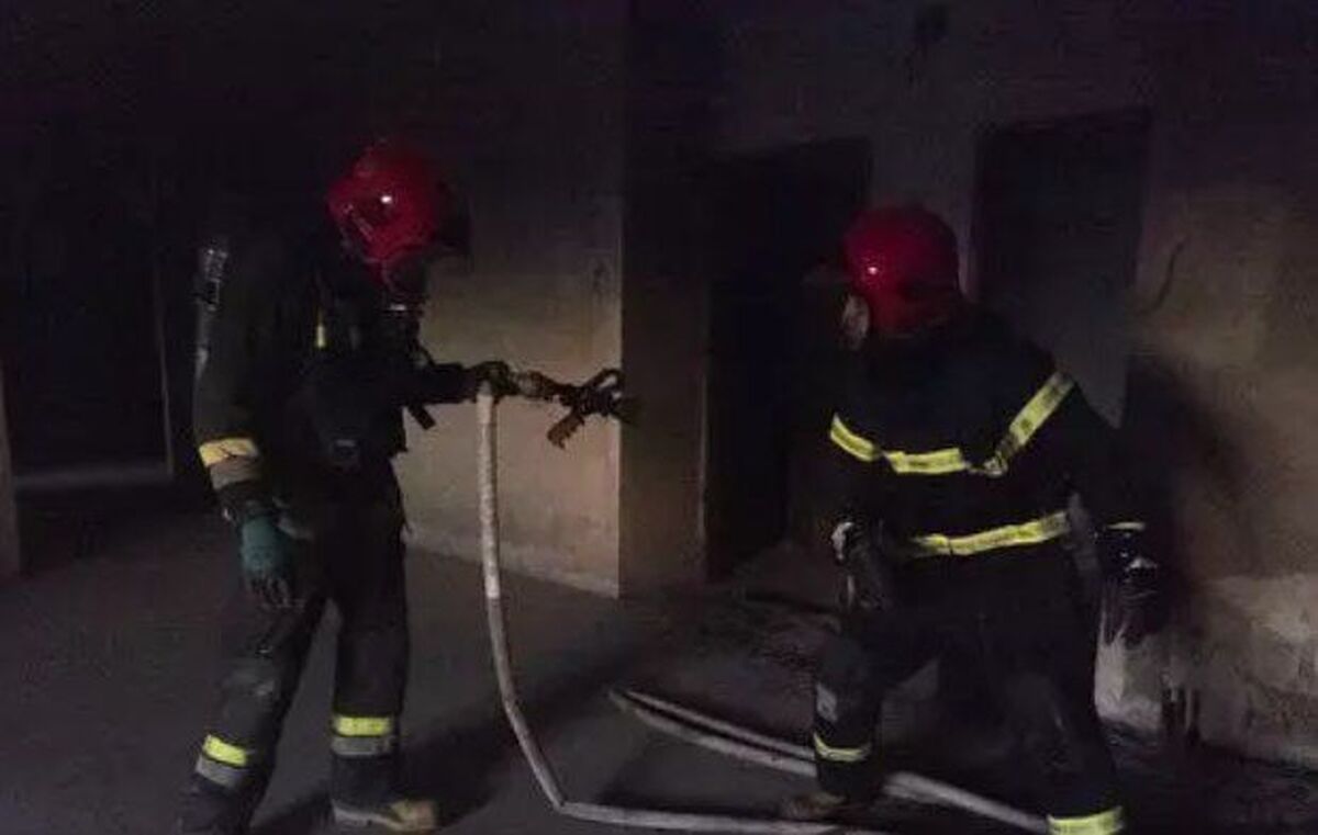 آتش‌سوزی در برج تجاری کرج | ۷ مصدوم و ۷۰ نجات‌یافته در این حادثه