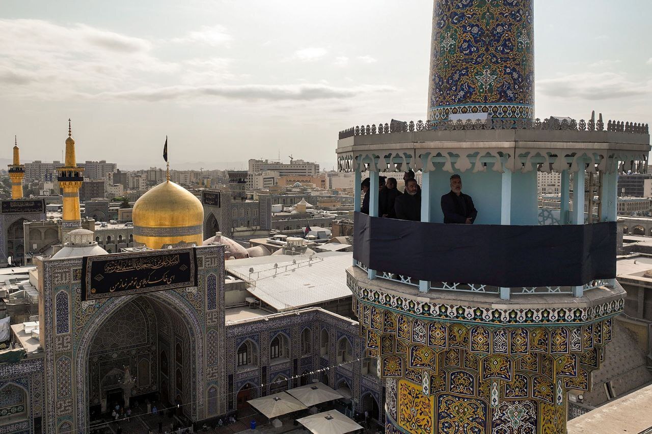 برگزاری آیین ۳۰۰ ساله «صلا» در بامداد اولین روز محرم در مشهد | نوای «یا حسین (ع)» بر فراز گلدسته‌های حرم مطهر رضوی