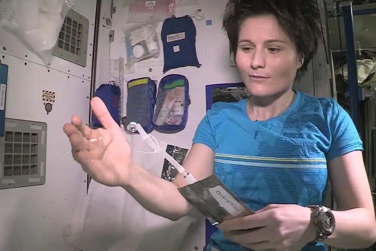 ناسا چطور ۹۸ درصد ادرار و عرق بدن فضانوردان ایستگاه فضایی را به آب آشامیدنی تبدیل می‌کند؟ + ویدئو
