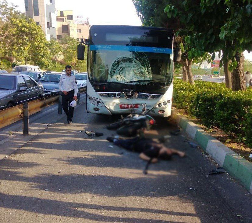 تصادف مرگبار یک موتورسیکلت با اتوبوس در بزرگراه چمران تهران + عکس
