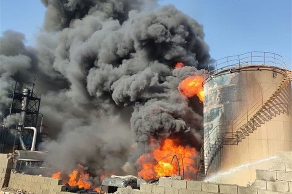آتش سوزی ۸ ساعته در «پترو پالایش گهر» | ۱ یک میلیون و ۲۰۰ هزار لیتر مواد بنزینی طعمه حریق شد