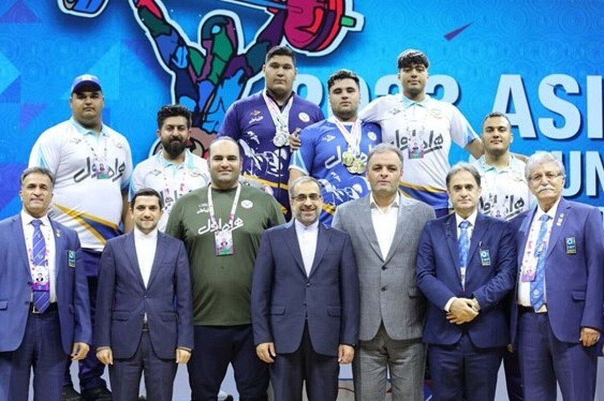 نوجوانان ایرانی روی سکوی قهرمانی وزنه برداری آسیا