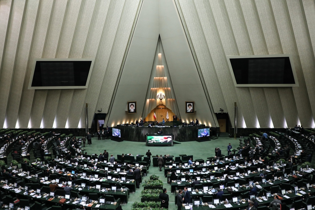 جلسه غیرعلنی مجلس برای «بررسی لایحه حجاب طبق اصل ۸۵ قانون اساسی»