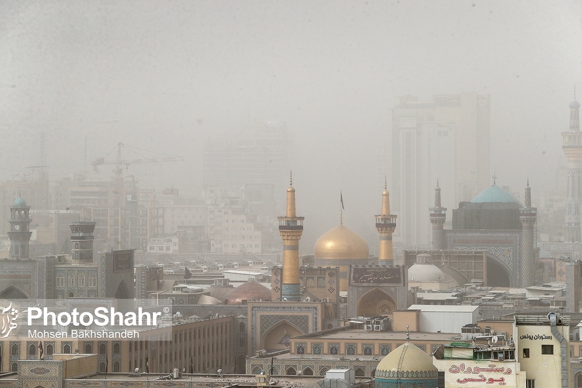 گرد و غبار همچنان میهمان ناخوانده مشهدی‌ها | شاخص لحظه‌ای در شرایط ناسالم برای گروه‌های حساس (۱۶ مردادماه ۱۴۰۲)