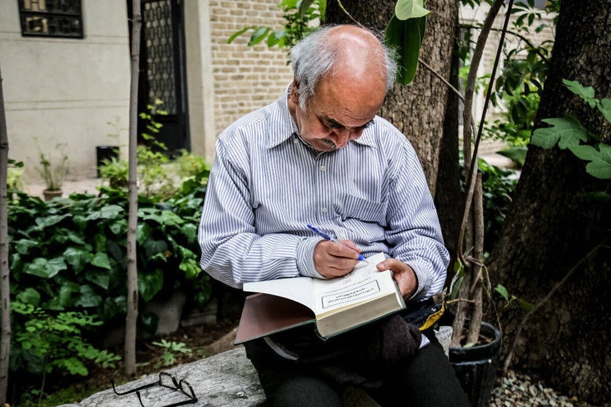 بازنشر چند اثر از محمدرضا شفیعی کدکنی | بهای کتاب‌ها با اوضاع اقتصادی مشتریان تناسب ندارد