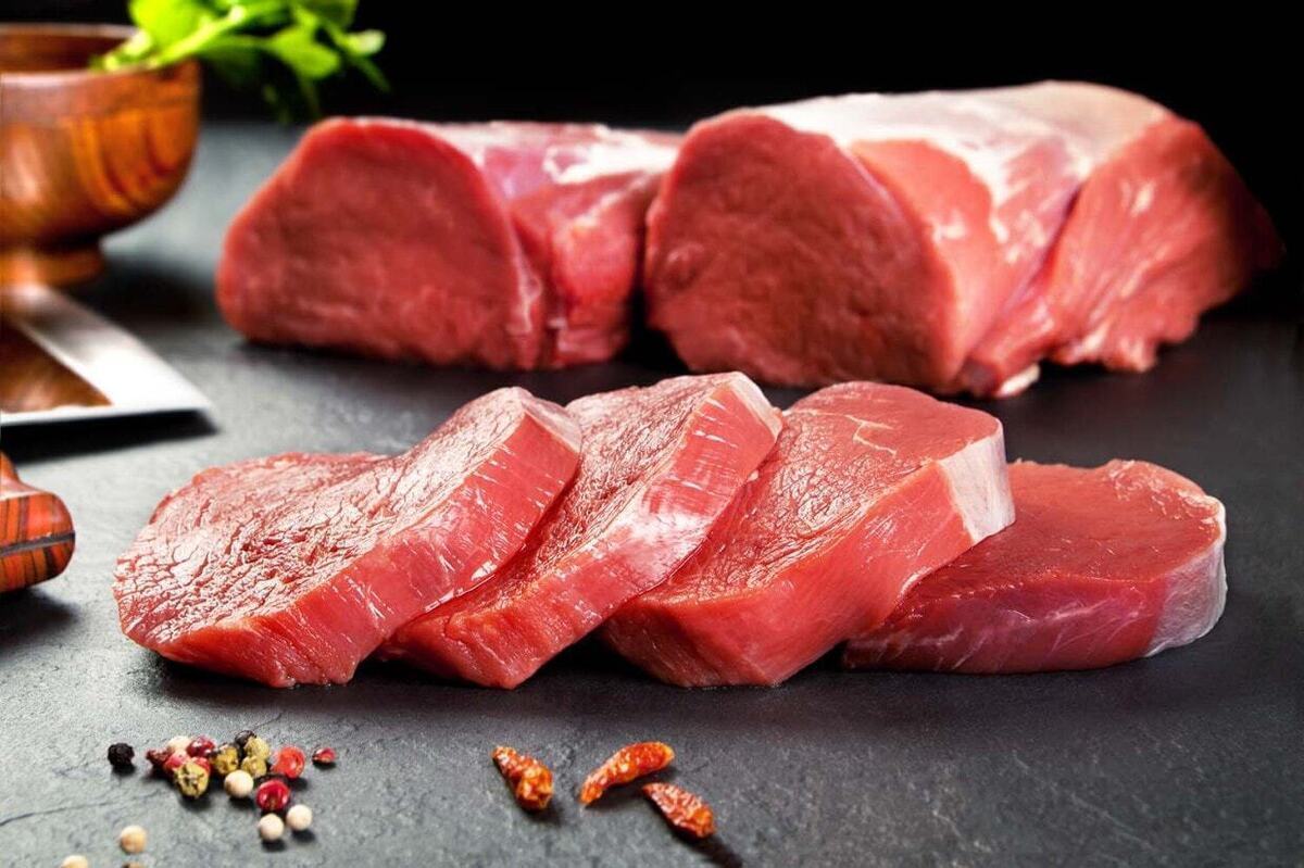 تناقض‌گویی ۲ دستگاه در مورد محموله گوشت وارداتی که راهی کارخانجات سوسیس و کالباس شد + اسناد
