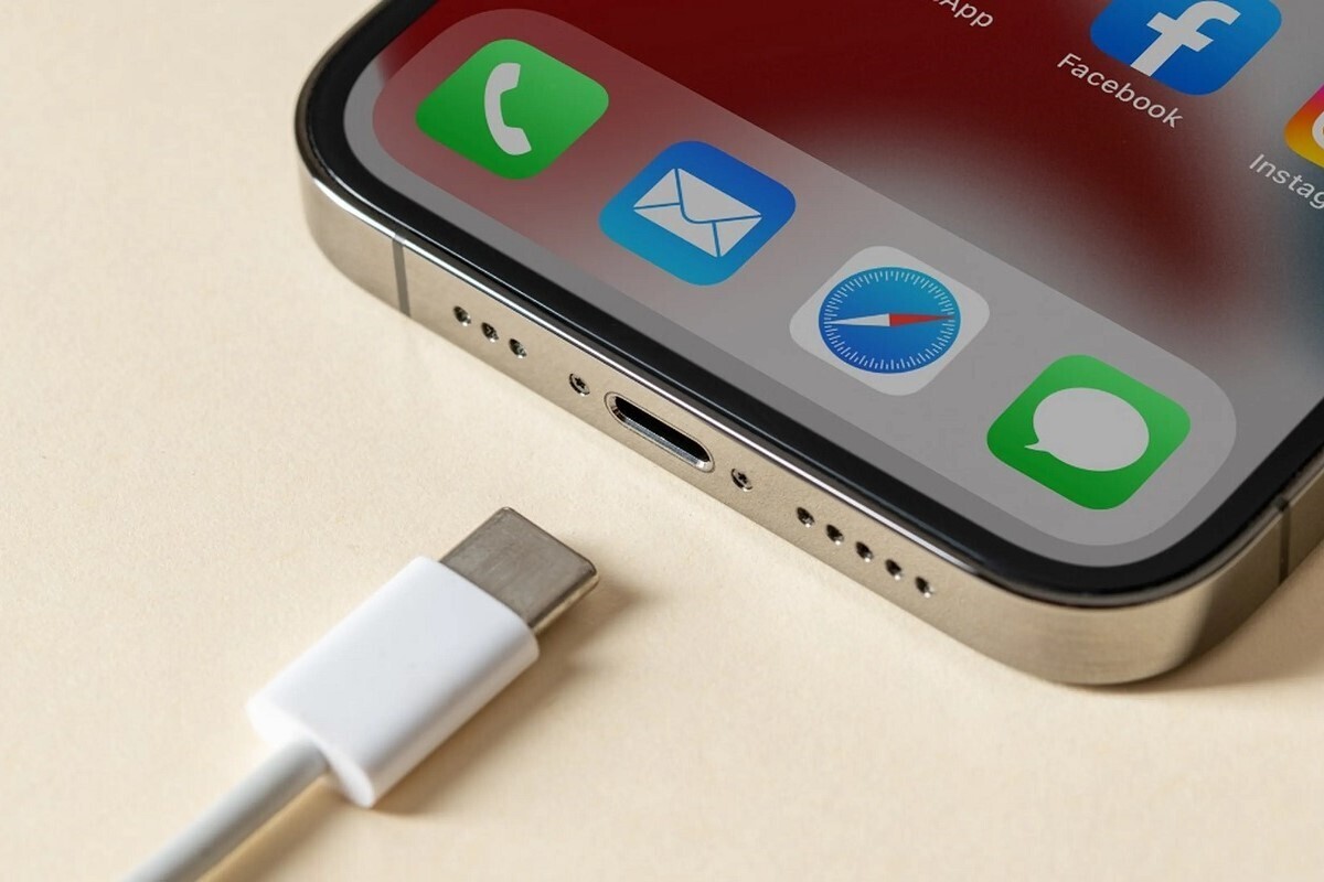 تصمیم اپل برای افزایش سرعت شارژ گوشی‌های خود | آیفون ۱۵ کابل لایتینگ نخواهد داشت؟