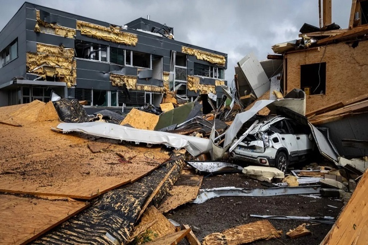 ویدئو | طوفان در سوئبس، یک کشته و چندین زخمی برجای گذاشت