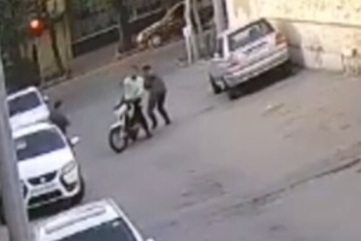 ویدئو | لحظه تیراندازی به دو مامور نیروی انتظامی در اصفهان