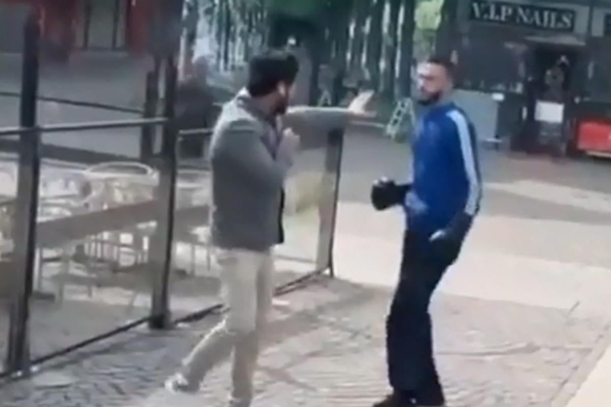 ویدئو | یک بوکسور فرد توهین‌کننده به قرآن را کتک زد