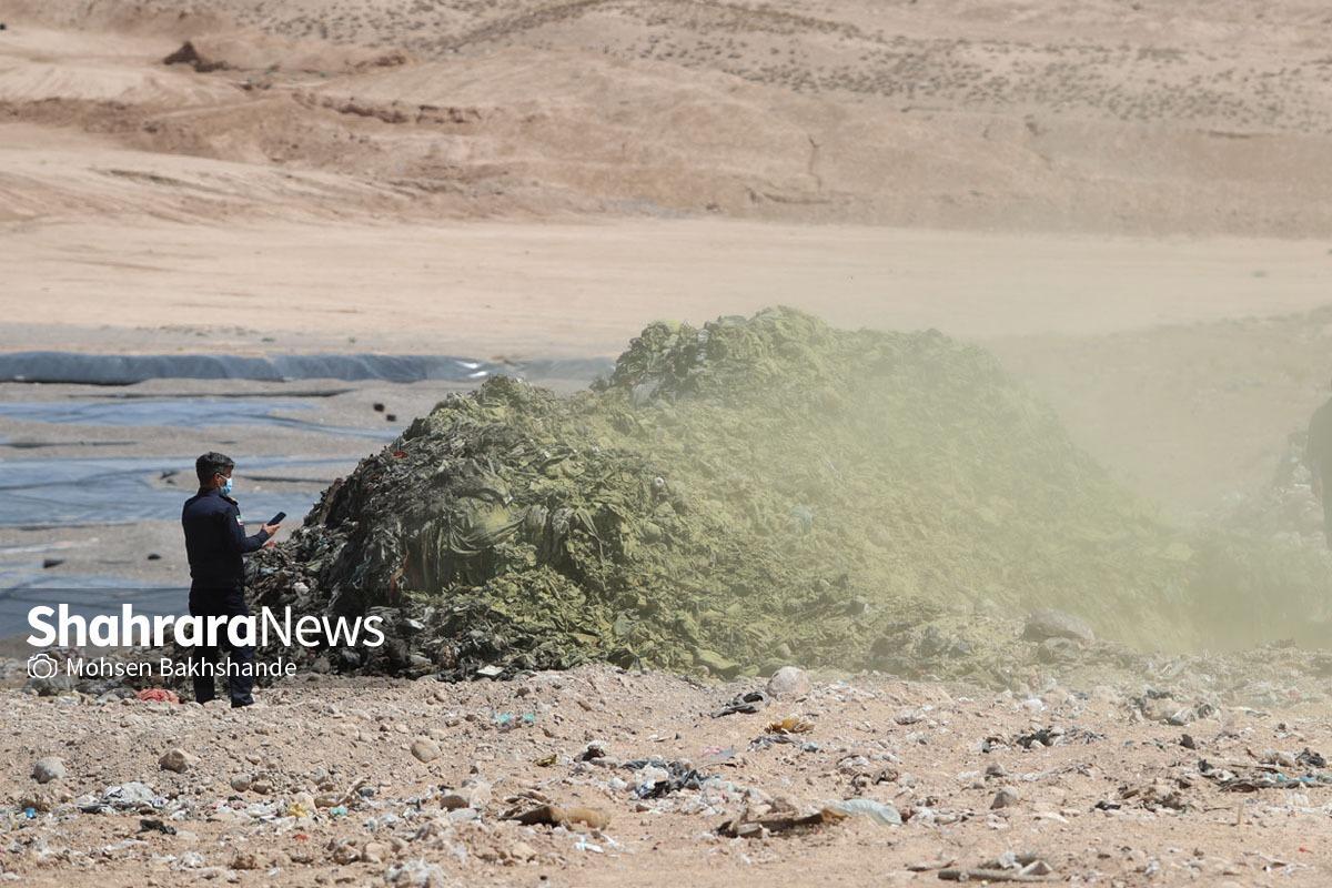 کارگران دفن زباله در مشهد سختی کار نمی‌گیرند | قطع اضافه‌حقوق از ۲ سال پیش