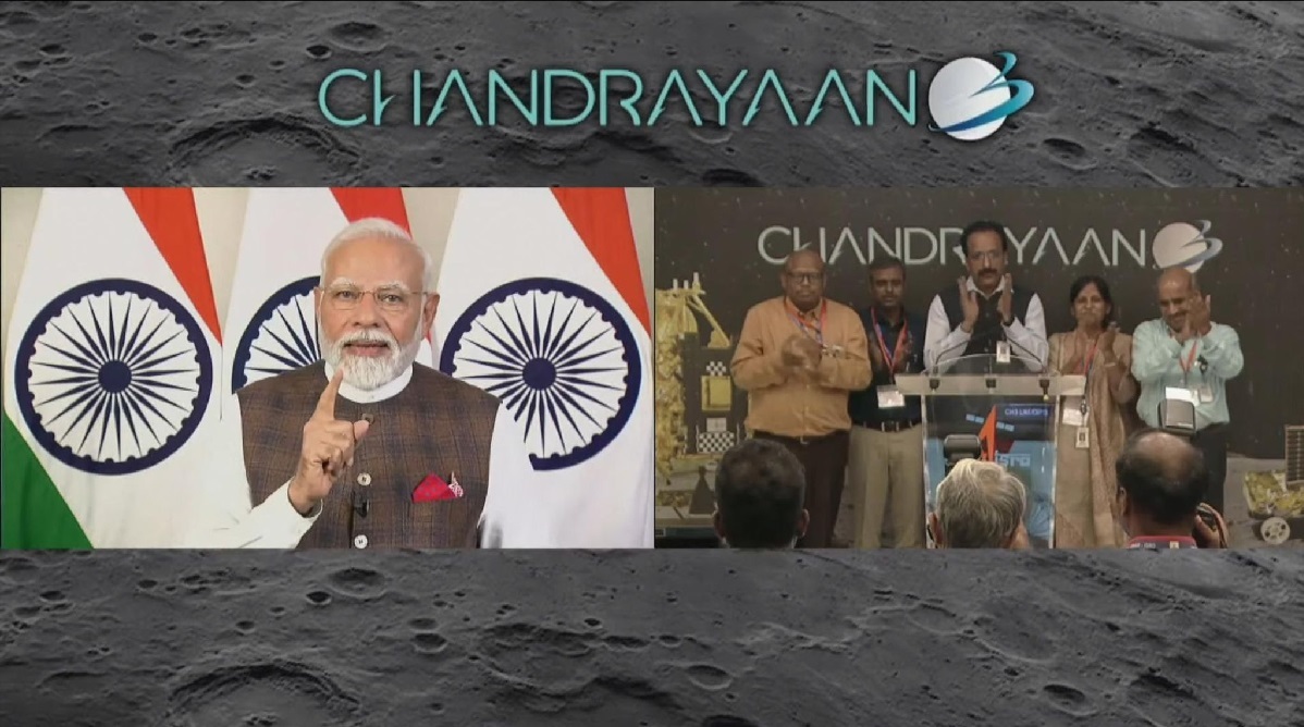 هند اولین کشوری شد که با موفقیت یک فضاپیما را در قطب جنوب ماه فرود می‌آورد + عکس و فیلم