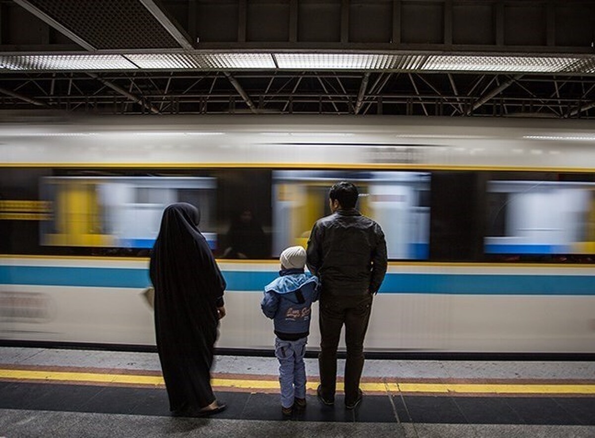 حادثه‌ای دیگر در مترو تهران | گیر کردن دست کودک ۹ ساله در شانه پله برقی + توضیحات شرکت بهره‌برداری مترو تهران