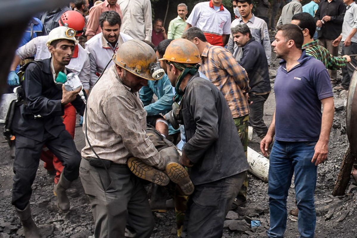 ویدئو | لحظه دردناک خروج پیکر ۶ کارگر جان‌باخته انفجار معدن در استان سمنان‌‌