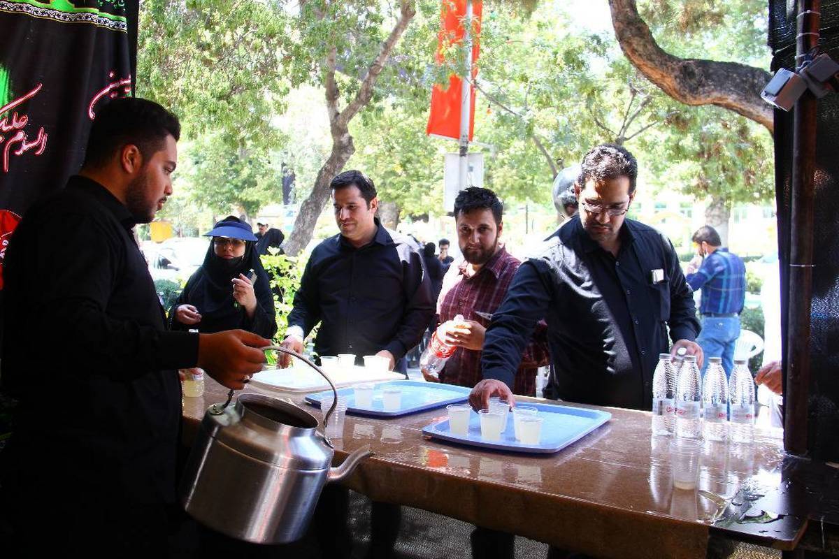 خدمت رسانی ۱۰۰ تشکل مردمی در مسیر‌های ورود زائران به مشهد