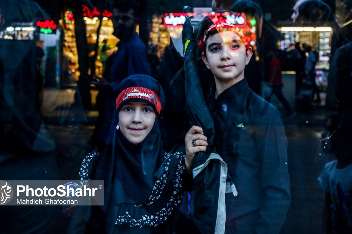 شور دهه نودی ها در مراسم راهپیمایی جاماندگان اربعین حسینی در مشهد+ فیلم