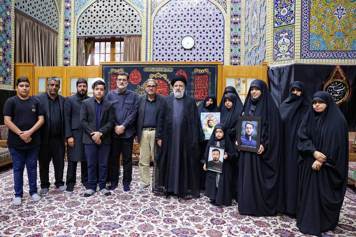 دیدار رئیس جمهور با خانواده شهدای مدافع امنیت در مشهد + عکس