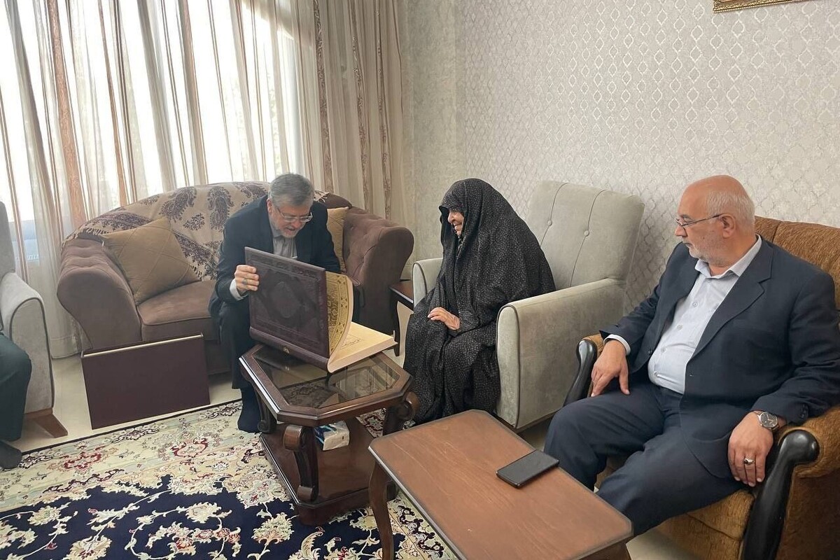 دیدار شهردار و رئیس شورای اسلامی شهر مشهدمقدس با خانواده شهید کاوه