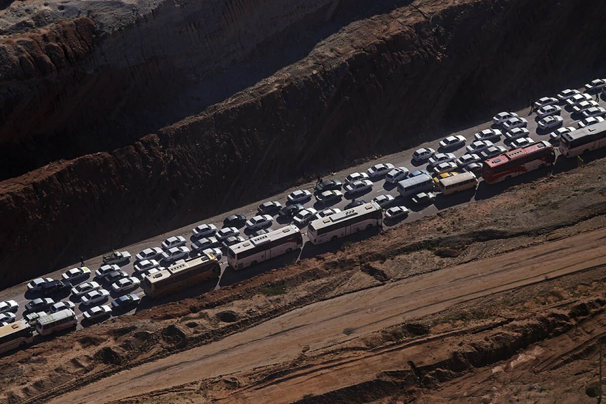 ویدئو | وضعیت محور منتهی به مهران (۵ شهریور ۱۴۰۲) | زائران اربعین نگران پارک خودرو در مرز مهران نباشند