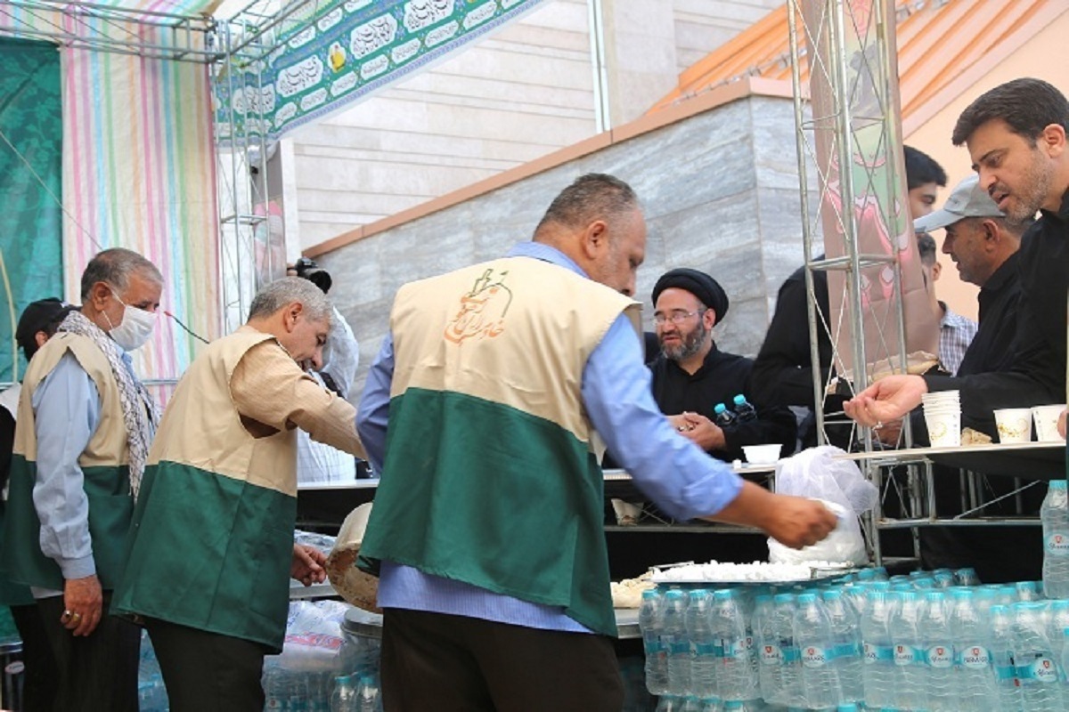 توزیع ۱۰میلیون بطری آب توسط بنیاد کرامت رضوی میان زائران اربعین حسینی