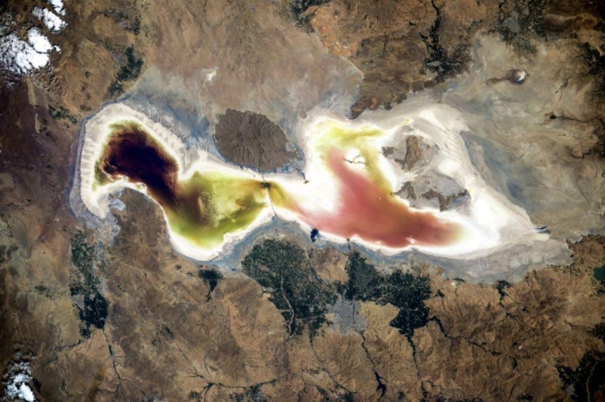ویدئو| تصاویر ضبط شده از دریاچه رو به احتضار ارومیه توسط فضانورد روسی