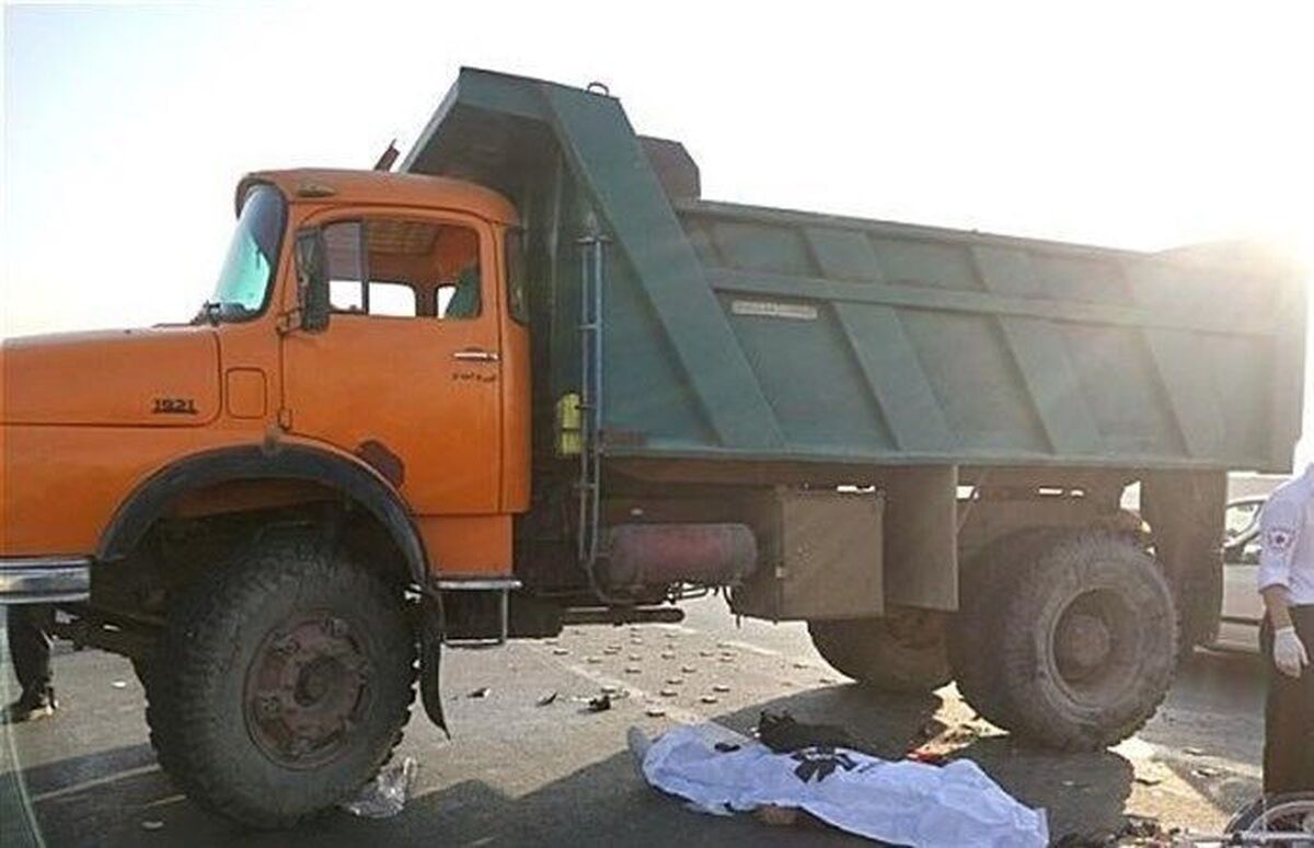مرگ دلخراش یک عابرپیاده براثر بی‌احتیاطی راننده کامیون در مشهد