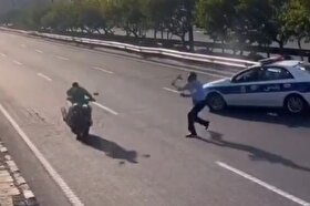 پلیس به پرتاب باتوم به یک موتورسوار توسط مامور راهور واکنش نشان داد + فیلم