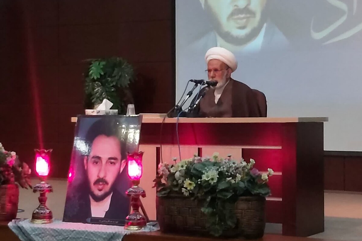 امام جمعه موقت مشهد: شهید هاشمی نژاد ادامه دهنده راه امام خمینی (ره) در مشهد بود