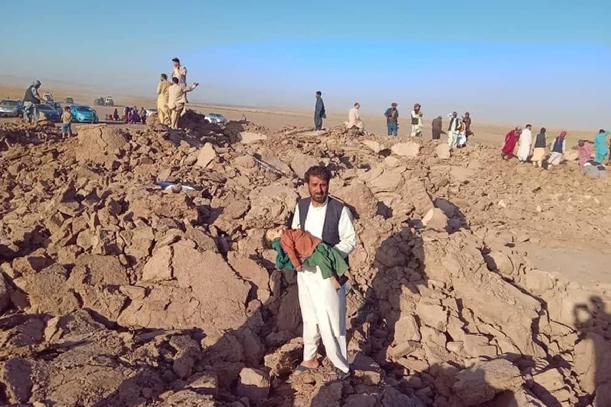 زلزله افغانستان تاکنون جان ۳۲۰ نفر را گرفت + تصاویر